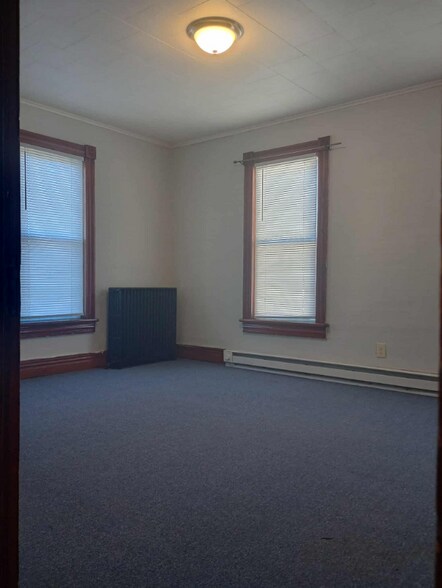 Building Photo - 268.5 E Main St