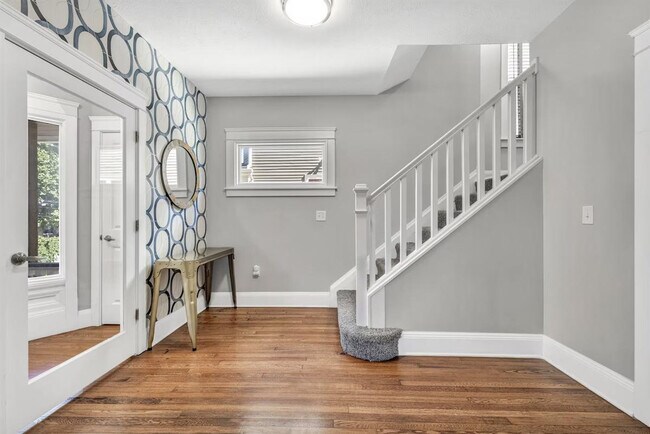 Building Photo - 1501 E 105th St