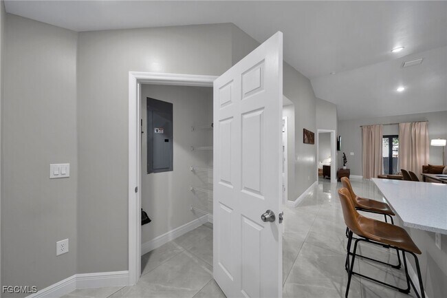 Building Photo - 1006 Albert Ave