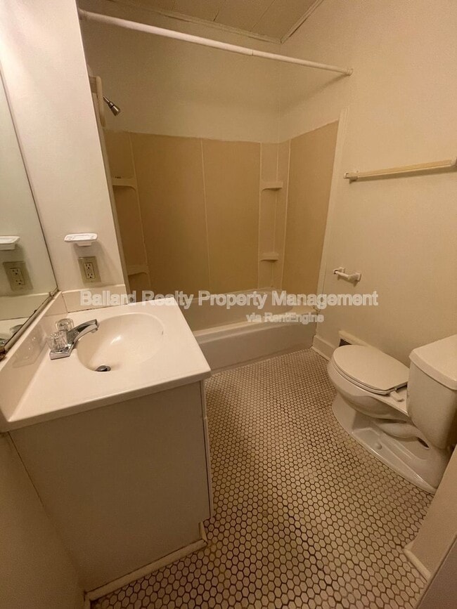 Building Photo - 602 N 65th St