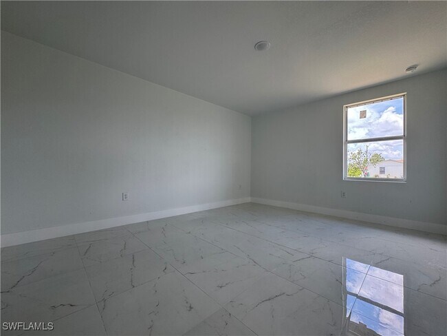 Building Photo - 2616 10th St SW