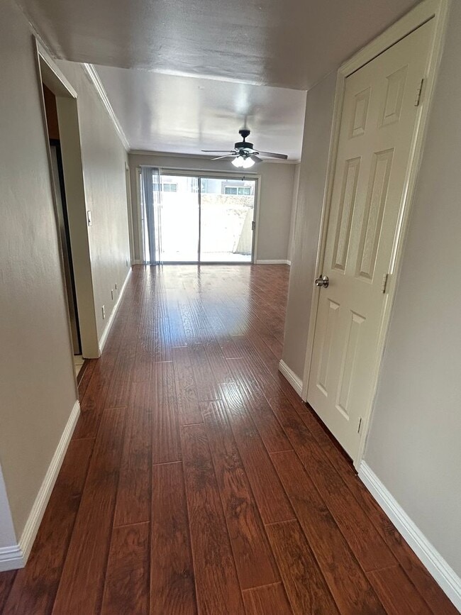Building Photo - Spacious 2-bedroom with bonus room townhom...