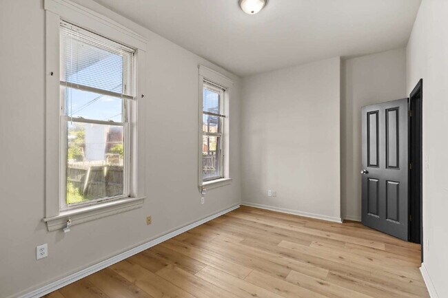 Building Photo - Live in Style – 1BR Townhouse in McKinley ...