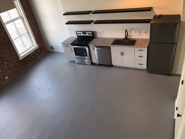 Building Photo - 412 Delaware St