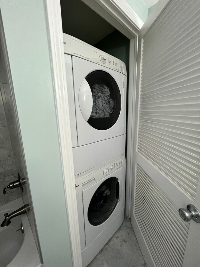 Building Photo - 24 Patriots Sq