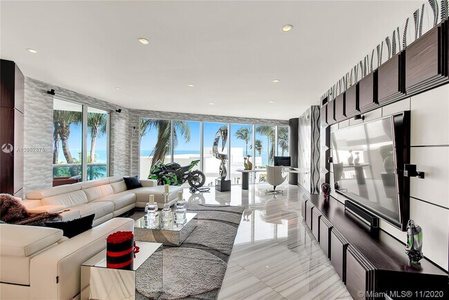 Building Photo - 2711 S Ocean Dr