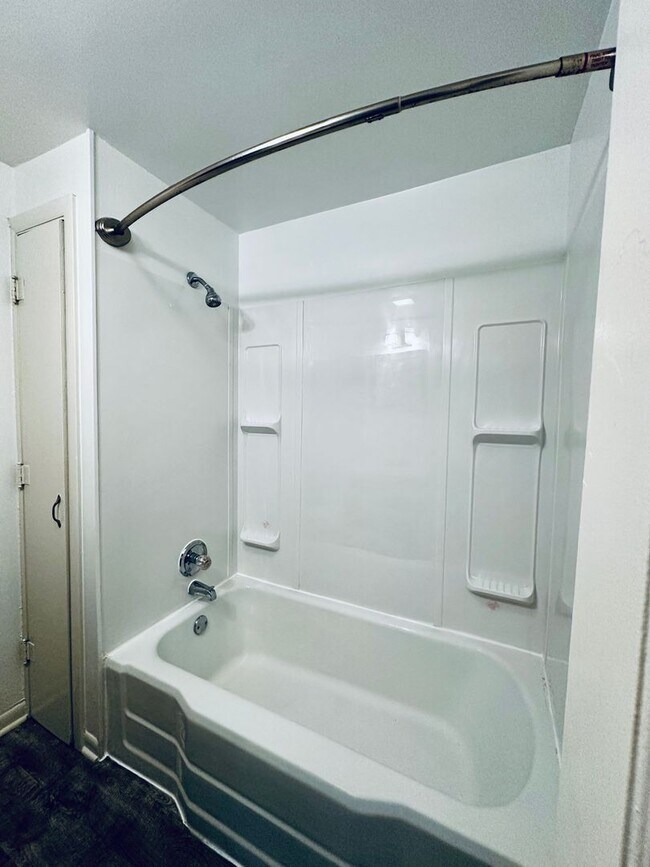 Building Photo - {8146} Charming Waldo Ranch + Hardwood Flo...