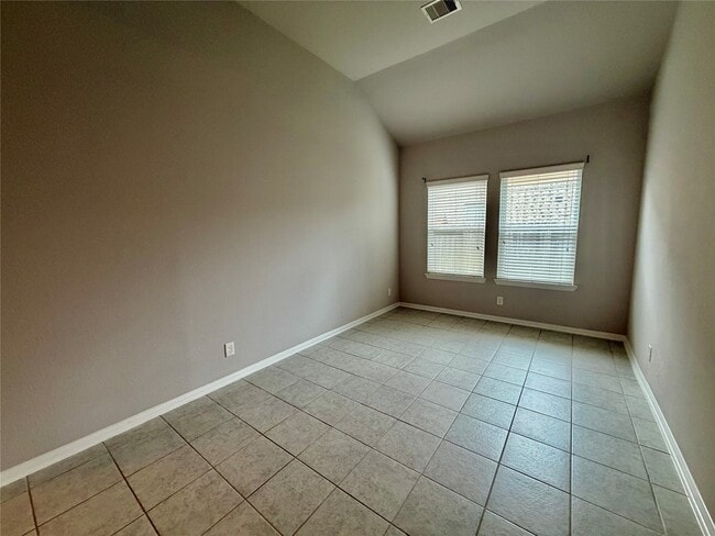 Building Photo - 18665 Legend Oaks Dr