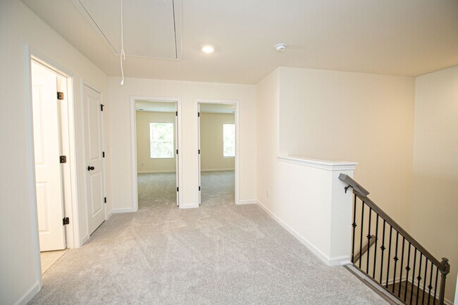 Building Photo - Great Wesley Chapel Location!