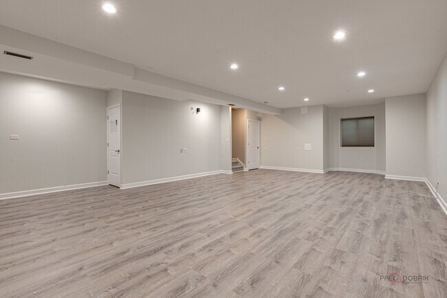 Building Photo - 2460 Violet St