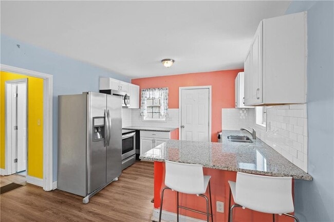 Building Photo - 1124 Graymont Dr SW