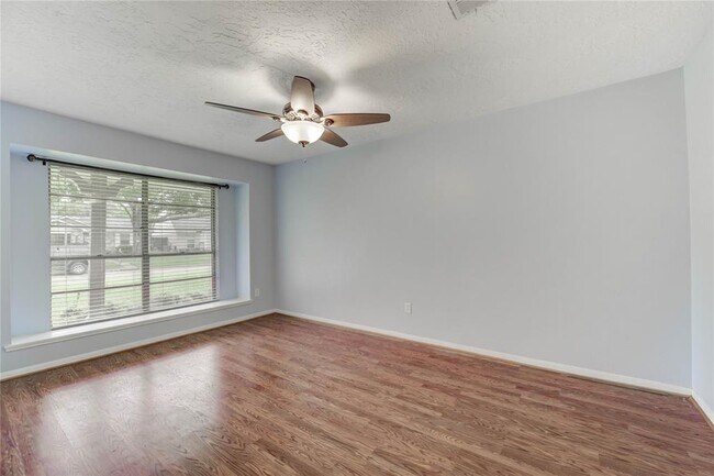 Building Photo - 12207 Meadowdale Dr