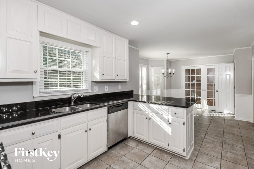 Building Photo - 3601 Robinson Walk Dr