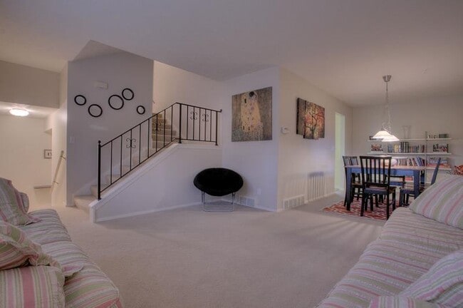 Building Photo - 307 Marian Ave