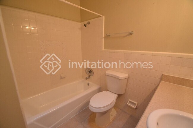 Building Photo - 1500 Overlook Rd