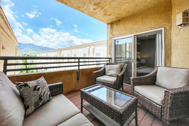 Building Photo - 287 E Fountain Blvd