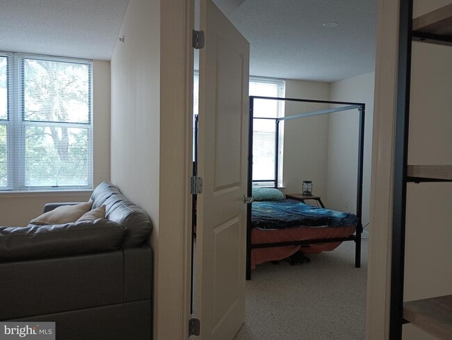 Building Photo - 11800 Sunset Hills Rd