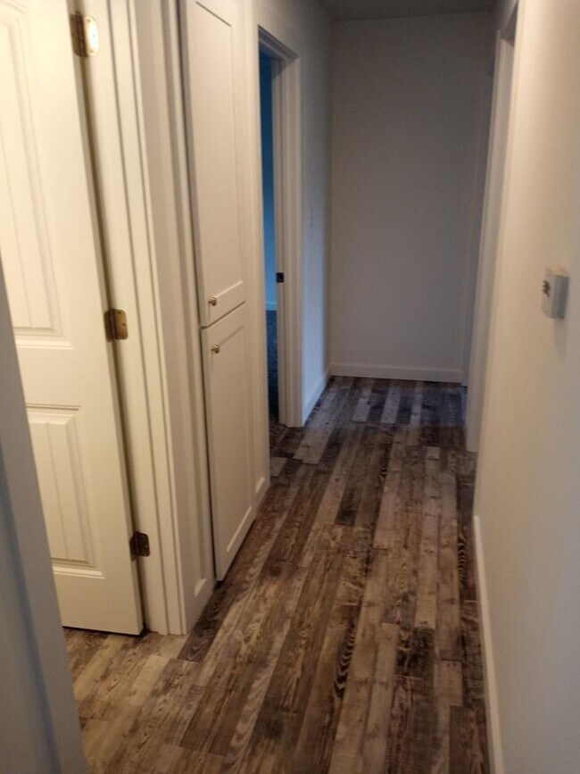 Building Photo - Fully Remodeled 3 Bed / 2 Bath Home with 2-Car Garage