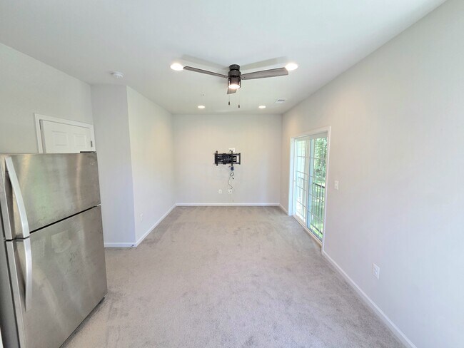 Building Photo - 13146 Dowdens Sta Wy