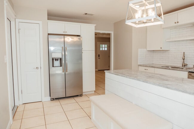 Building Photo - 309 Green Oak Dr