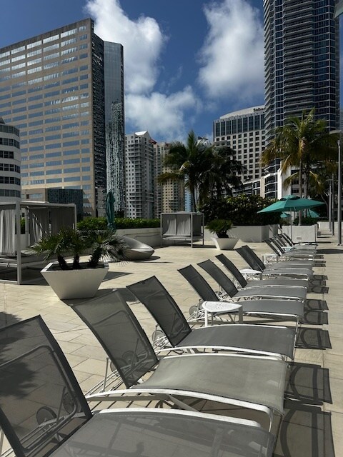 Building Photo - 950 Brickell Bay Dr