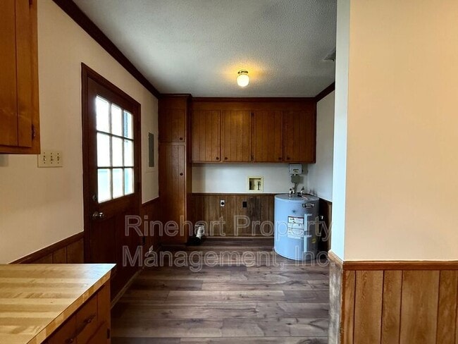 Building Photo - 1141 Eisenhower Rd