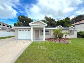 Building Photo - 1221 Poinsettia Ave