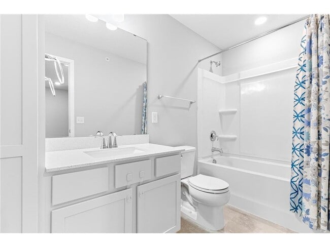 Building Photo - Spacious 3BR Townhome with Loft & Attached 2-Car Garage - Available NOW!