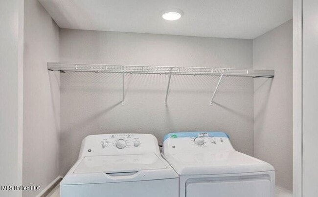 Building Photo - 13227 Willow Oak Cir
