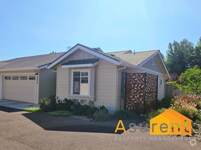 Building Photo - Beautiful fully furnished, single level 3 ...