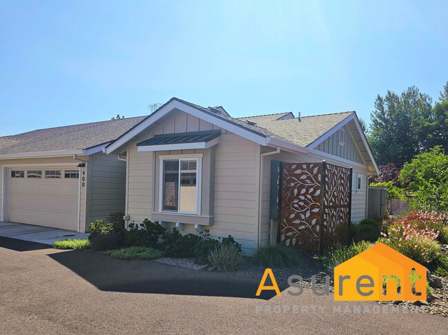 Primary Photo - Beautiful fully furnished, single level 3 ...