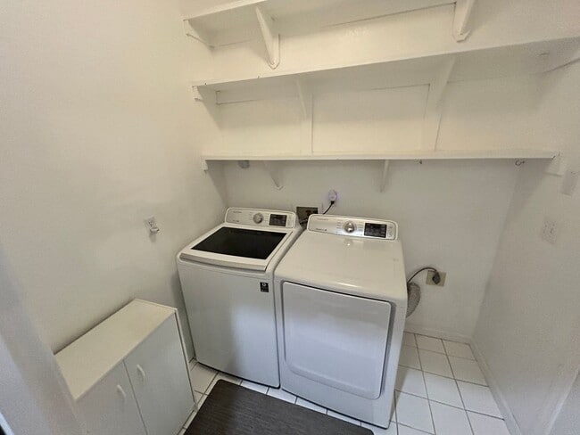 Building Photo - Beautiful Brookside Home 3 Bedroom/2 Bath