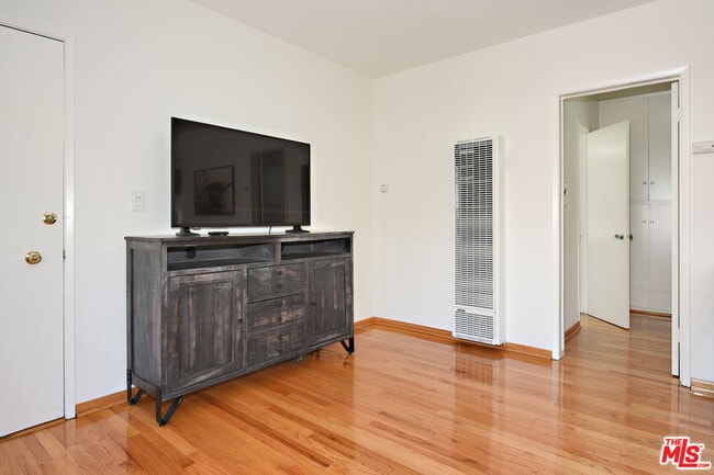 Building Photo - 3743 McLaughlin Ave