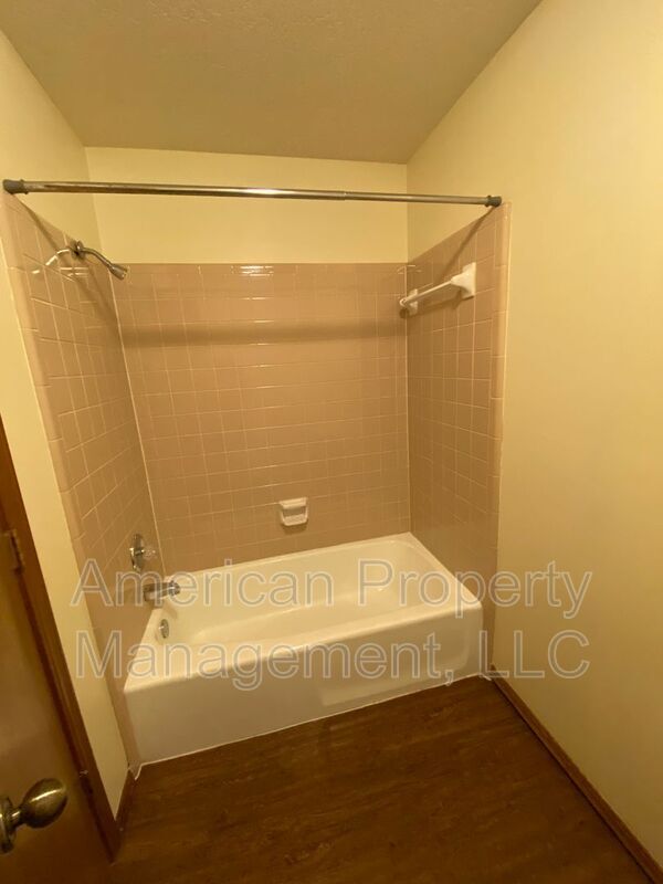Building Photo - P2-1Q- 7704 S. Hudson Ave