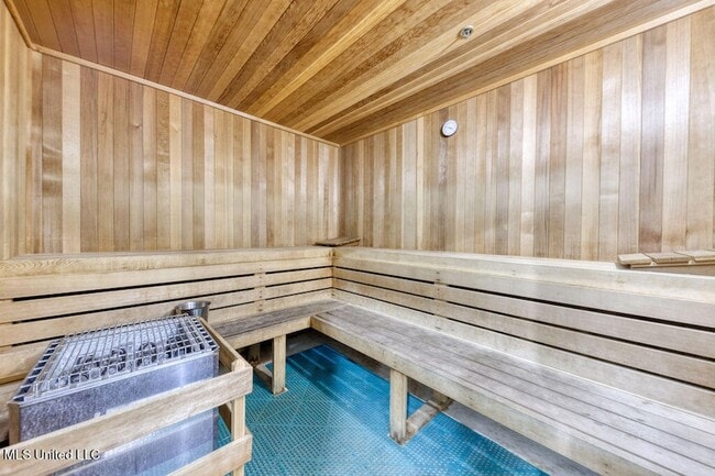 Building Photo - 2228 Beach Dr