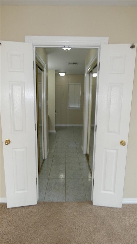 Building Photo - 17 NW Millcreek Rd