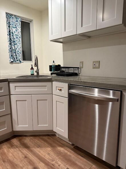 Building Photo - 530 2nd Pl