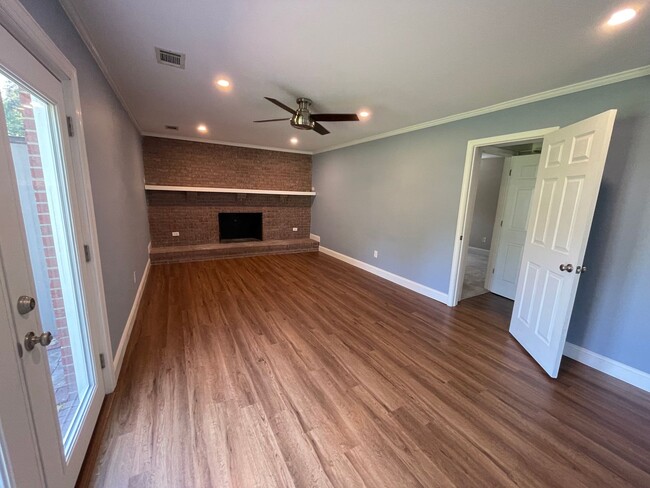 Building Photo - Updated 4 bedroom 3 bathroom home in Castle Hayne!