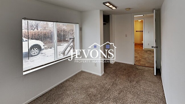 Building Photo - Two-story home just minutes from Yakima Valley College.
