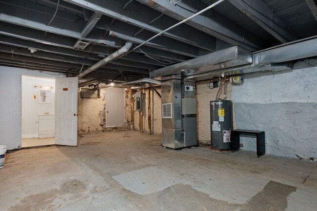 Building Photo - 4 Bedroom 2 Bathroom in Lower Edmondson Village