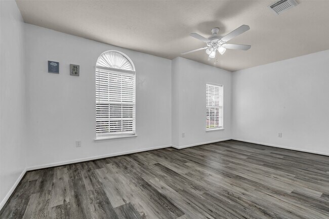 Building Photo - 210 Billingford Dr