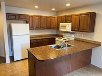 Building Photo - Sathern Duplex