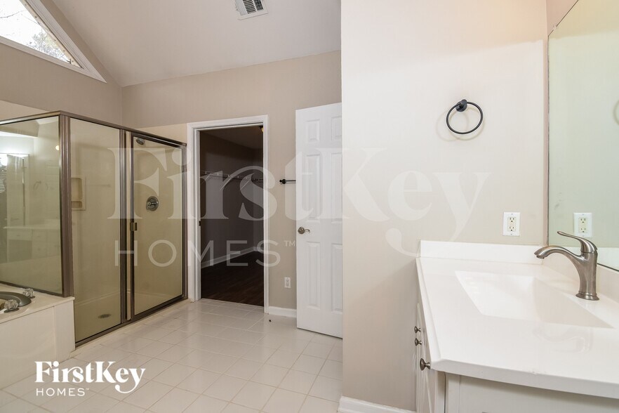 Building Photo - 47 Camelot Ct