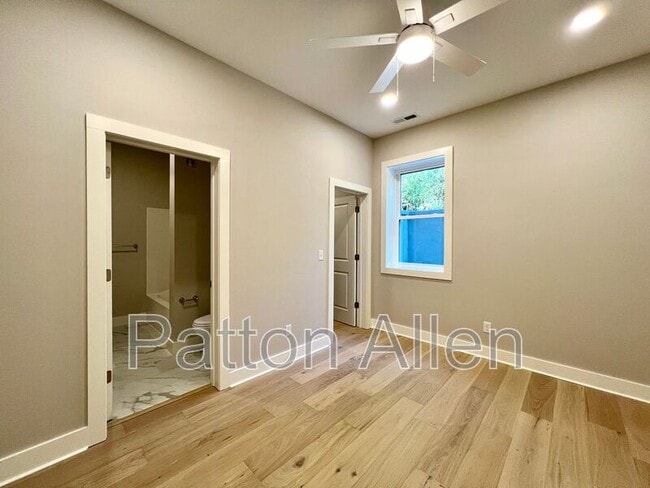 Building Photo - 10 Deaver Park Cir