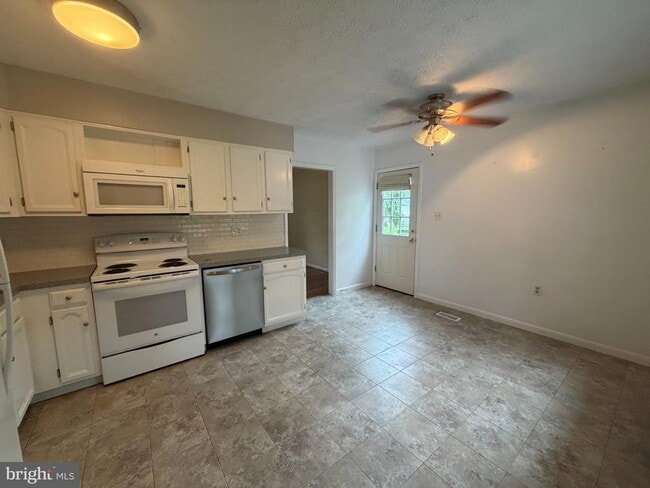 Building Photo - 23 Montague Cir