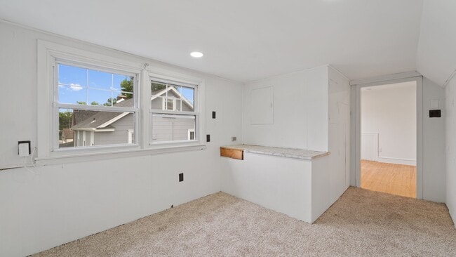 Building Photo - 16 Boxwood Rd