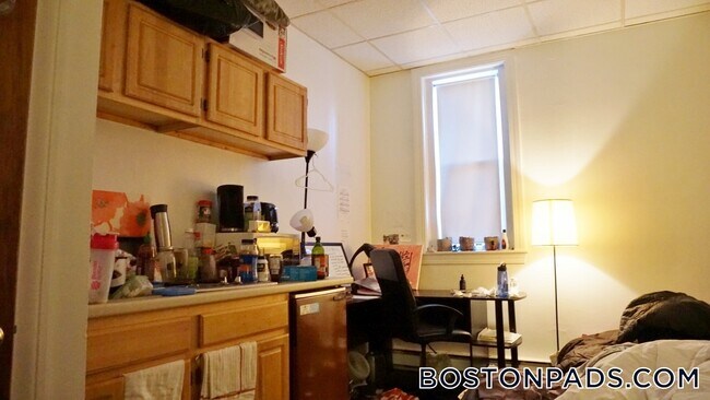 Building Photo - 854 Beacon St