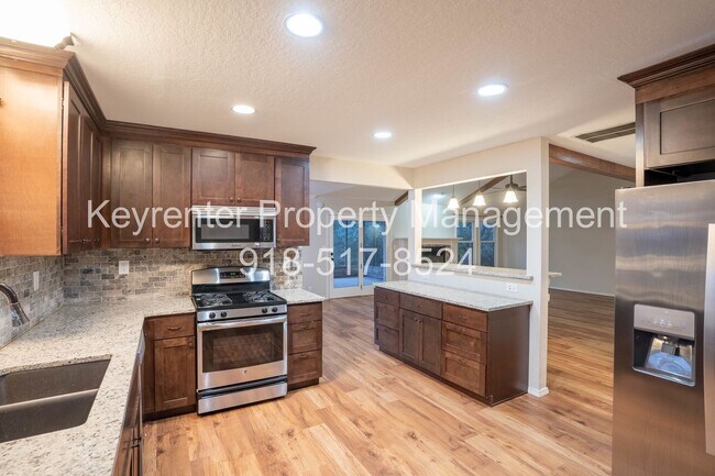 Building Photo - 4 Bed | 3 Bath in Central Tulsa!