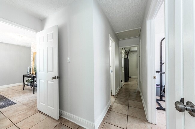 Building Photo - 405 Avondale Ln