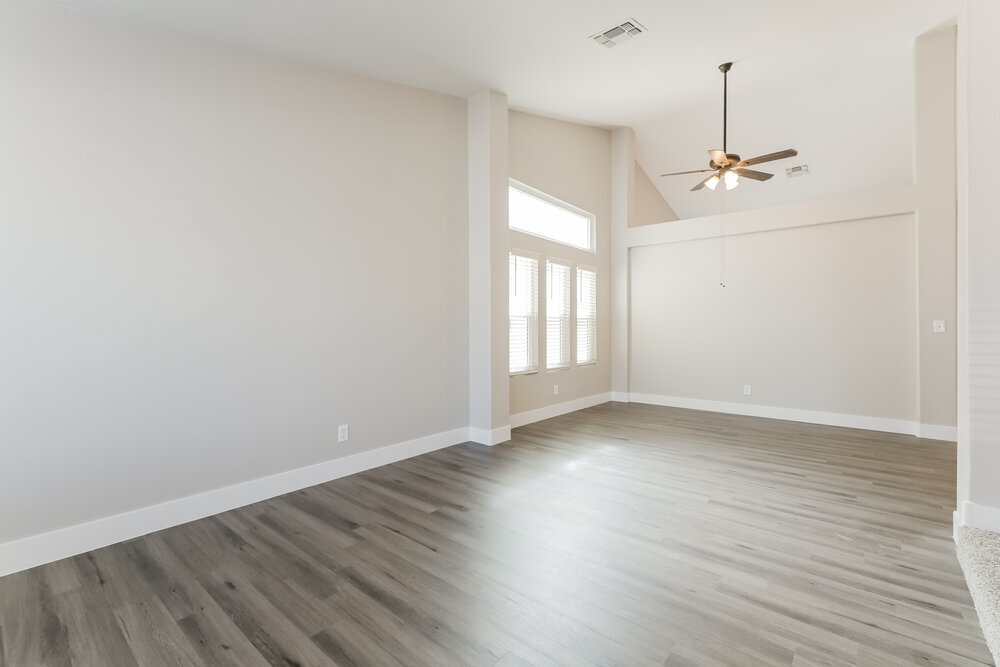 Building Photo - 305 Vallarte Dr
